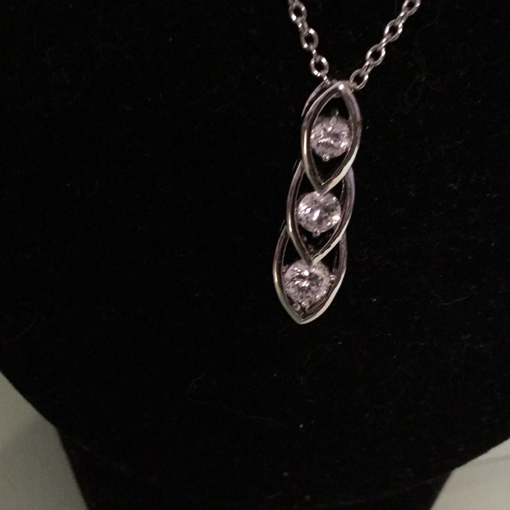 Beautiful necklace jewelry, faux diamonds, 19”*